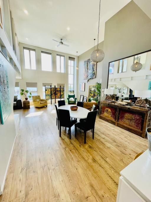 Stunning New York Loft Gallery Christchurch Exteriör bild
